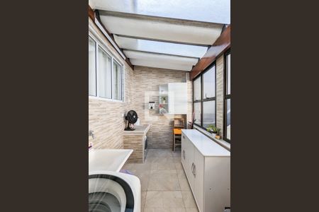 Casa à venda com 240m², 4 quartos e 5 vagasÁrea de serviço 