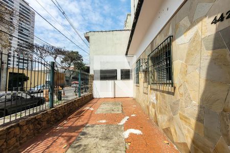 Quintal frente  de casa à venda com 2 quartos, 200m² em Cambuci, São Paulo