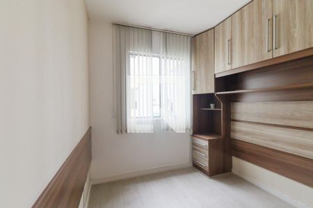 Quarto 1 de apartamento para alugar com 2 quartos, 52m² em Sítio Cercado, Curitiba