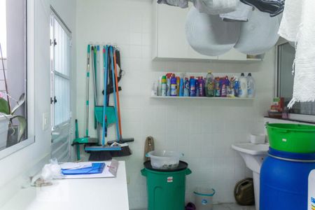 Casa à venda com 97m², 3 quartos e 1 vagaÁrea de Serviço