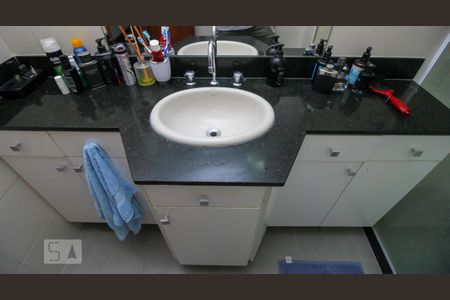 Apartamento à venda com 76m², 2 quartos e sem vagaBanheiro Social