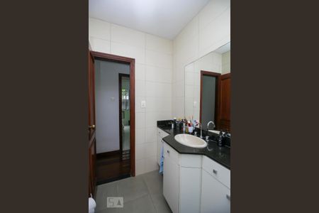 Apartamento à venda com 76m², 2 quartos e sem vagaBanheiro Social