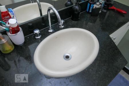 Apartamento à venda com 76m², 2 quartos e sem vagaBanheiro Social