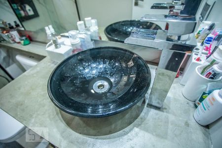 Apartamento à venda com 55m², 2 quartos e 1 vagaBanheiro - Torneira