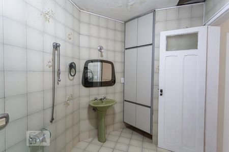 Casa à venda com 250m², 5 quartos e 2 vagas Casa à venda com 250m², 5 quartos e 2 vagasBanheiro Social 2