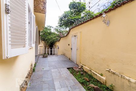 Casa à venda com 250m², 5 quartos e 2 vagas Casa à venda com 250m², 5 quartos e 2 vagasJardim