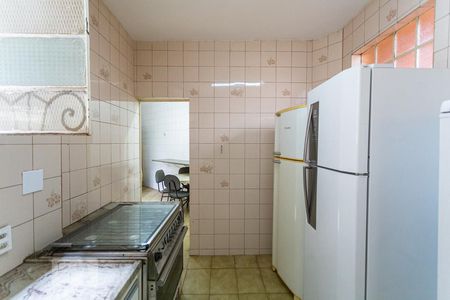 Casa à venda com 250m², 5 quartos e 2 vagas Casa à venda com 250m², 5 quartos e 2 vagasCozinha