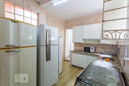 Casa à venda com 250m², 5 quartos e 2 vagas Casa à venda com 250m², 5 quartos e 2 vagasCozinha