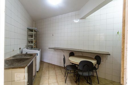 Casa à venda com 250m², 5 quartos e 2 vagas Casa à venda com 250m², 5 quartos e 2 vagasÁrea de Serviço