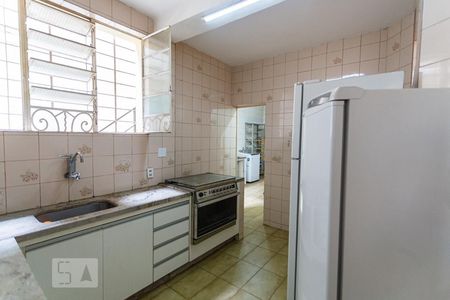 Casa à venda com 250m², 5 quartos e 2 vagas Casa à venda com 250m², 5 quartos e 2 vagasCozinha