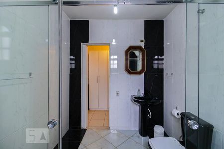 Casa à venda com 500m², 2 quartos e 1 vaga Casa à venda com 500m², 2 quartos e 1 vagaBanheiro da Suíte 1