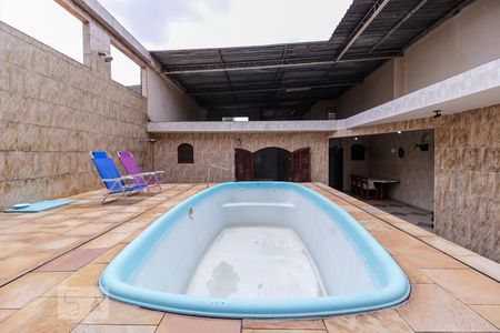 Casa à venda com 500m², 2 quartos e 1 vaga Casa à venda com 500m², 2 quartos e 1 vagaPiscina