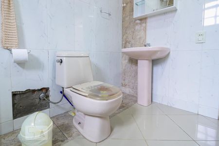 Casa à venda com 500m², 2 quartos e 1 vaga Casa à venda com 500m², 2 quartos e 1 vagaDetalhe Banheiro da Suíte 2