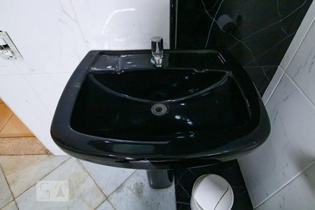 Casa à venda com 500m², 2 quartos e 1 vaga Casa à venda com 500m², 2 quartos e 1 vagaDetalhe Banheiro da Suíte 1