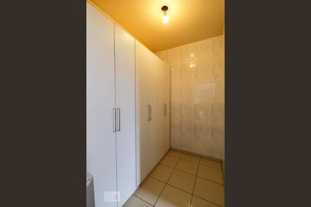 Casa à venda com 500m², 2 quartos e 1 vaga Casa à venda com 500m², 2 quartos e 1 vagaCloset