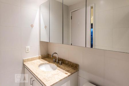 Banheiro de kitnet/studio para alugar com 1 quarto, 55m² em Campos Elíseos, São Paulo