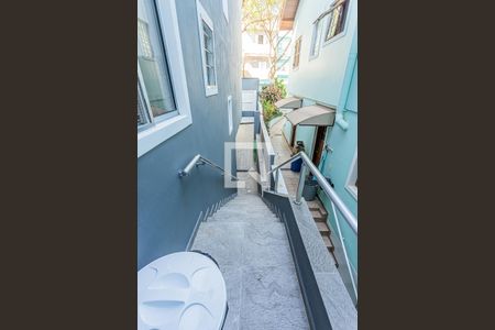 Casa à venda com 223m², 3 quartos e 4 vagasCorredor externo