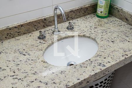 Casa à venda com 223m², 3 quartos e 4 vagasBanheiro suite 2