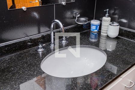 Casa à venda com 223m², 3 quartos e 4 vagasBanheiro suite 1