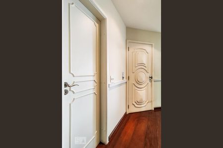 Hall de apartamento para alugar com 3 quartos, 232m² em Vila Suzana, São Paulo