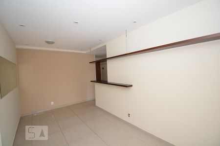 Sala de apartamento para alugar com 2 quartos, 48m² em Todos Os Santos, Rio de Janeiro