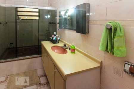 Casa à venda com 304m², 3 quartos e 3 vagasBanheiro da Suite