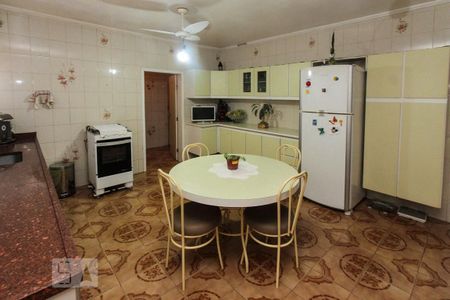 Casa à venda com 304m², 3 quartos e 3 vagasCozinha