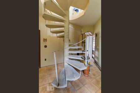 Área comum - Escada de casa para alugar com 4 quartos, 200m² em Centro, Mogi das Cruzes