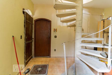 Área comum - Escada de casa para alugar com 4 quartos, 200m² em Centro, Mogi das Cruzes