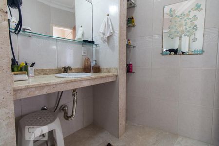 Casa à venda com 247m², 3 quartos e 5 vagasBanheiro do quarto 1