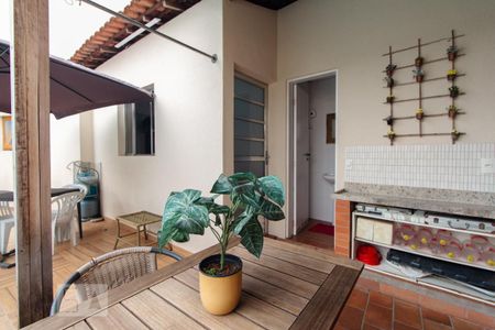 Casa à venda com 247m², 3 quartos e 5 vagasChurrasqueira