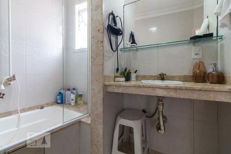 Casa à venda com 247m², 3 quartos e 5 vagasBanheiro do quarto 1