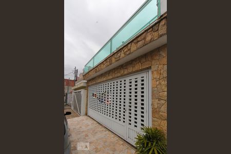 Casa à venda com 250m², 3 quartos e 2 vagas Casa à venda com 250m², 3 quartos e 2 vagasFachada