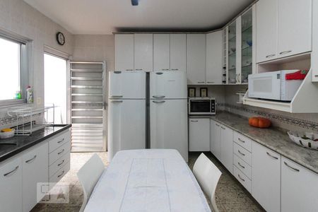 Casa à venda com 250m², 3 quartos e 2 vagas Casa à venda com 250m², 3 quartos e 2 vagasCozinha