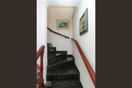 Casa à venda com 250m², 3 quartos e 2 vagas Casa à venda com 250m², 3 quartos e 2 vagasEscada