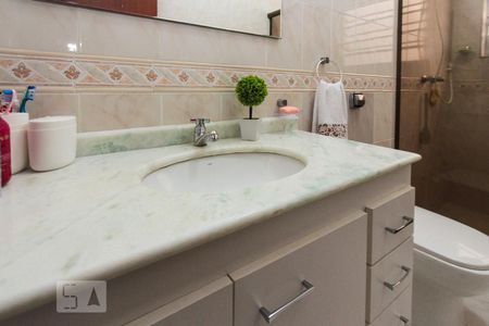 Casa à venda com 250m², 3 quartos e 2 vagas Casa à venda com 250m², 3 quartos e 2 vagasBanheiro Social