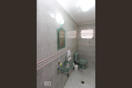 Casa à venda com 250m², 3 quartos e 2 vagas Casa à venda com 250m², 3 quartos e 2 vagasLavabo