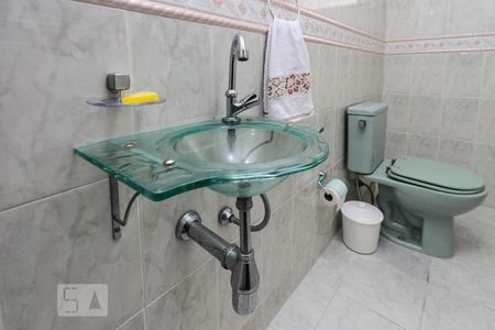 Casa à venda com 250m², 3 quartos e 2 vagas Casa à venda com 250m², 3 quartos e 2 vagasLavabo