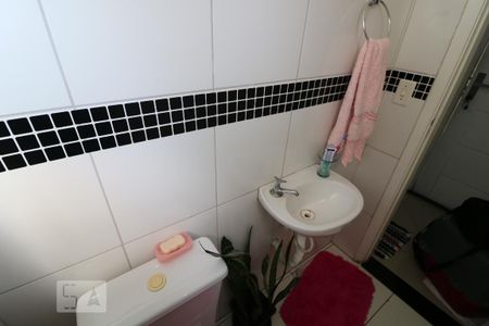 Lavabo de apartamento para alugar com 2 quartos, 65m² em Jardim Guairaca, São Paulo
