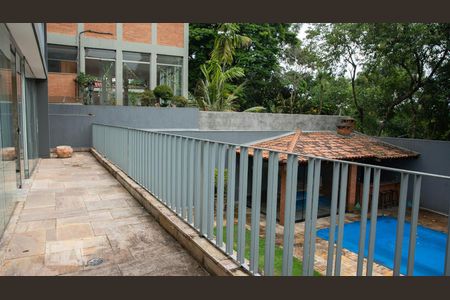 Sacada de casa à venda com 3 quartos, 280m² em Alto da Lapa, São Paulo