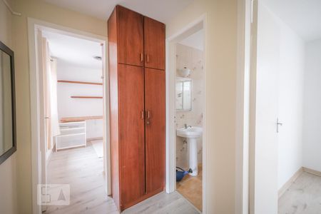 Casa de condomínio para alugar com 75m², 3 quartos e 1 vagaCorredor