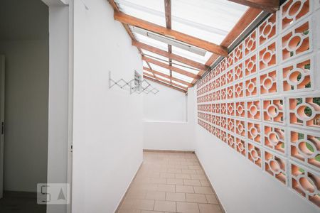 Casa de condomínio para alugar com 75m², 3 quartos e 1 vagavaranda