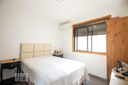 Suíte de apartamento à venda com 2 quartos, 66m² em Passo da Areia, Porto Alegre