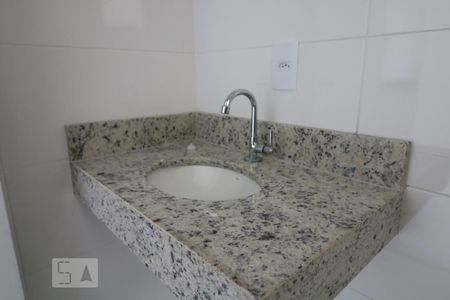 Banheiro de apartamento para alugar com 1 quarto, 28m² em Vila Bela, São Paulo