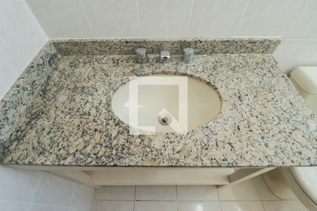 Casa de condomínio à venda com 105m², 2 quartos e 2 vagasBanheiro Social