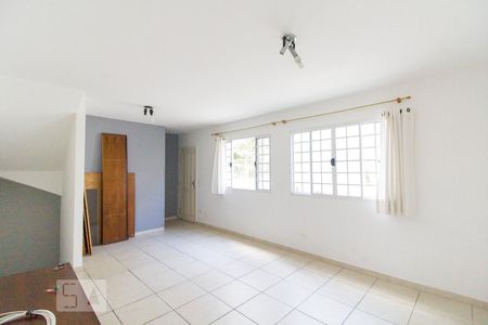 Sala de casa de condomínio à venda com 3 quartos, 105m² em Chora Menino, São Paulo