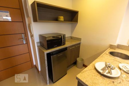 Apartamento para alugar com 36m², 1 quarto e 1 vaga Apartamento para alugar com 36m², 1 quarto e 1 vagaCozinha - Armários