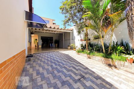 Casa à venda com 164m², 3 quartos e 4 vagas Casa à venda com 164m², 3 quartos e 4 vagasGaragem