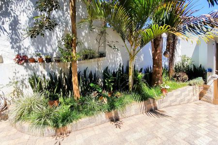 Casa à venda com 164m², 3 quartos e 4 vagas Casa à venda com 164m², 3 quartos e 4 vagasQuintal