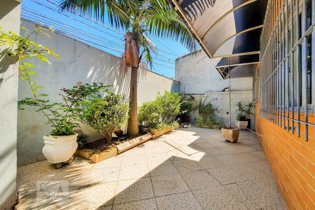 Casa à venda com 164m², 3 quartos e 4 vagas Casa à venda com 164m², 3 quartos e 4 vagasQuintal